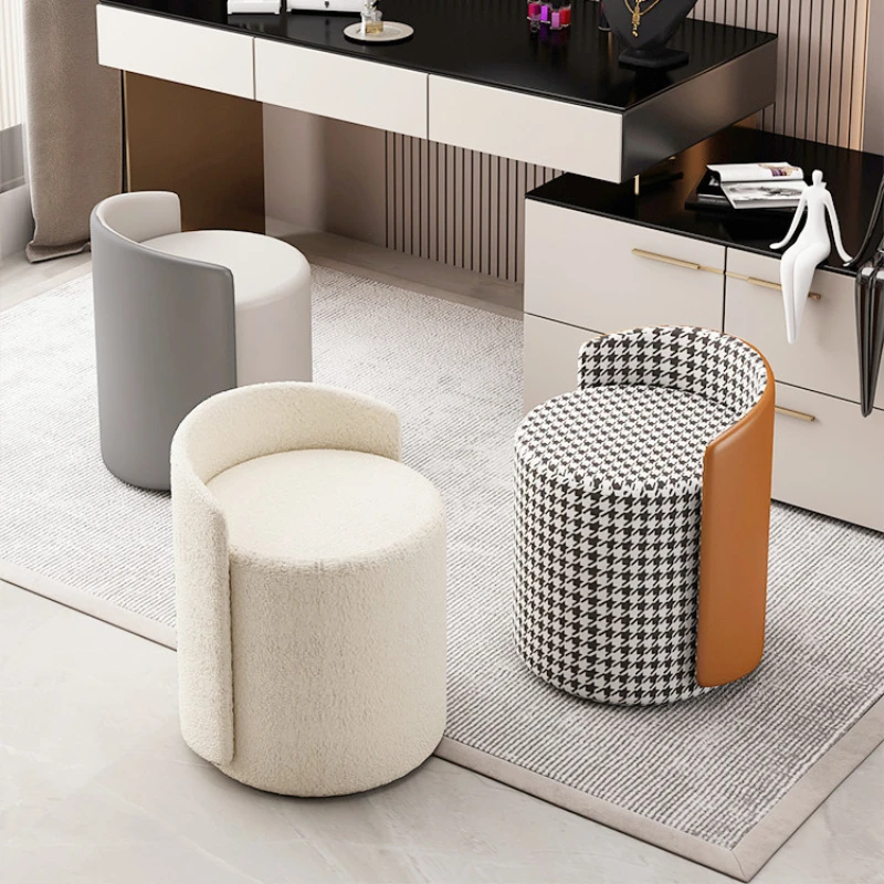 Modern Luxury Designer Makeup Stool Nordic Minimalist Small White Makeup Stool Vanity Artist Tabouret Chambre Room Furniture