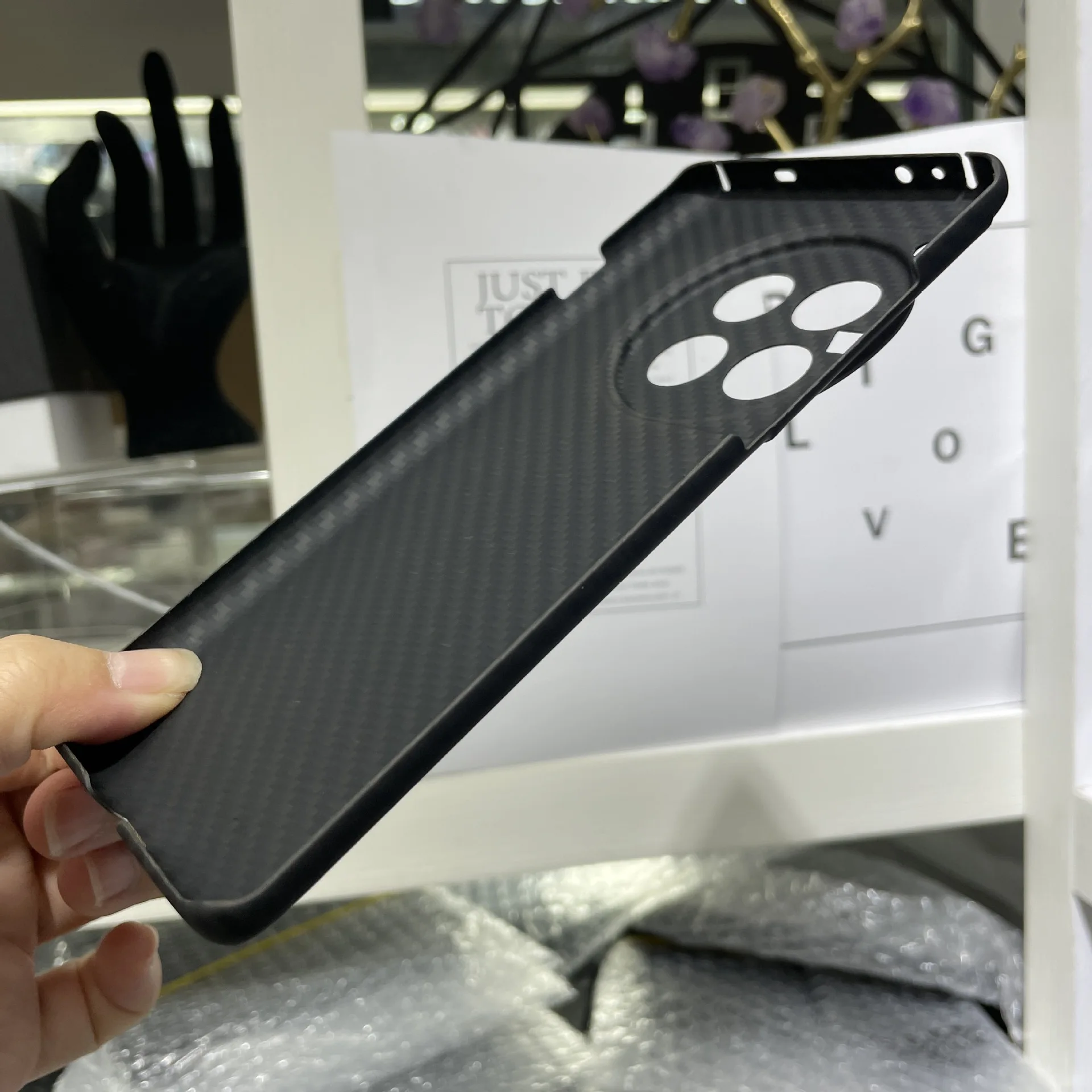 Deluxe carbon fiber 1500D matte skin feel ultra-thin, ultra-light and anti-drop mobile phone case for one plus 12 Kevlar case