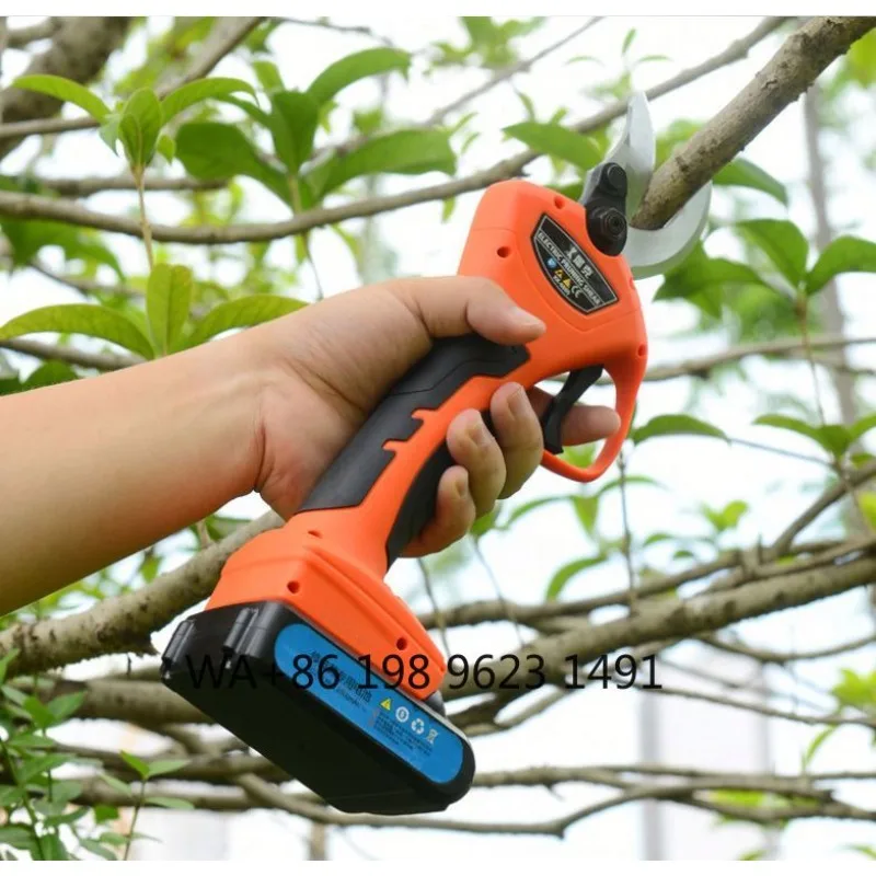 Lightweight cordless garden pruning shears, high branch cutting tool with 4cm range. Practical agricultural equipment for farm