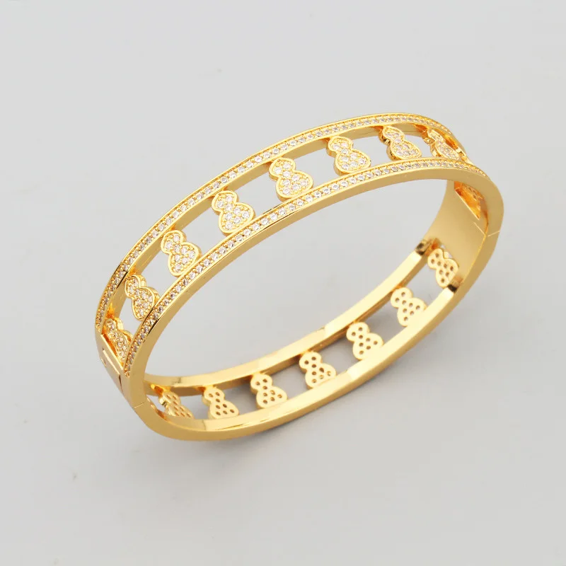 

European and American New Fashion Hollow Gourd Titanium Steel Micro-Inlaid AAA Zircon Bracelet Ring Palace Luxury Retro Suit.