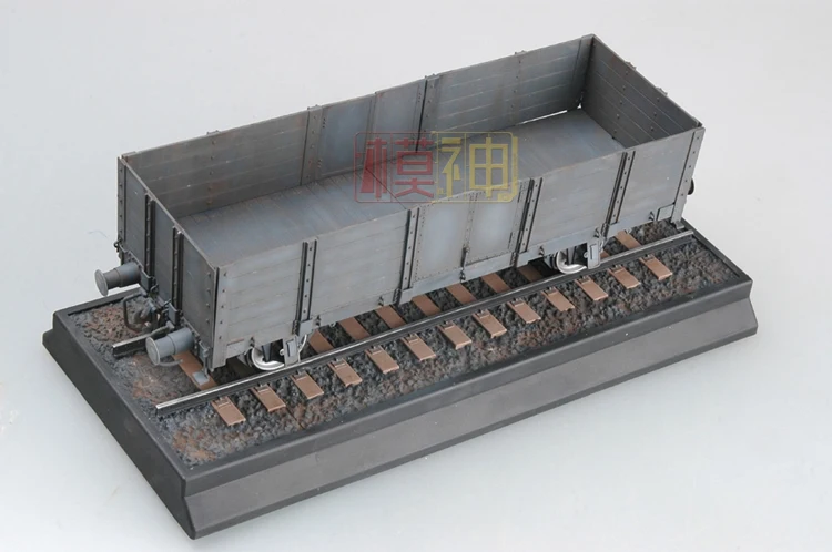 

Model Assembled Locomotives 1:35 World War II Germany High Van Trailer Car