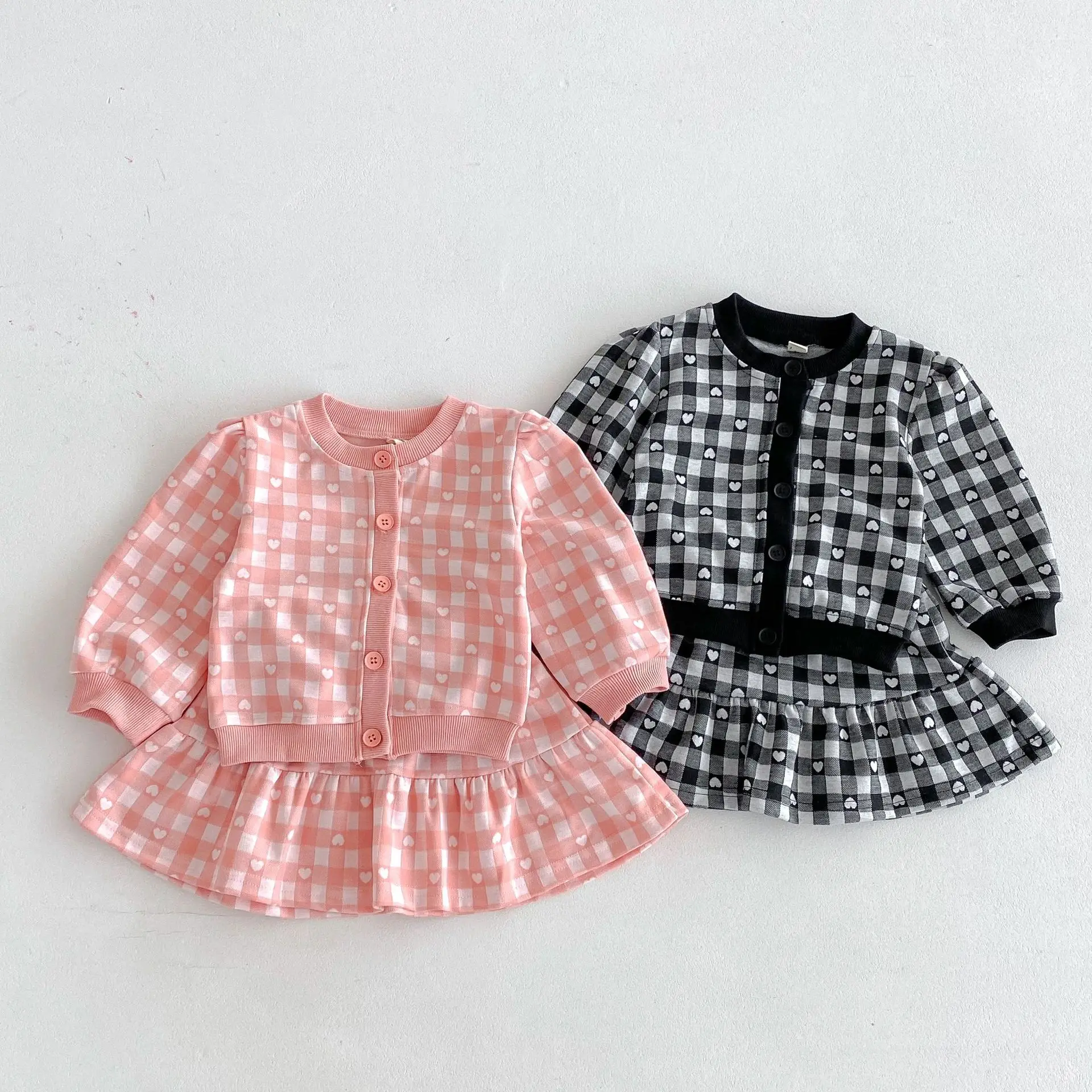 

2024 Autumn New Baby Girl Long Sleeve Clothes Set Children Heart Print Coat Girls Plaid Skirts 2pcs Suit Princes Toddler Outfits