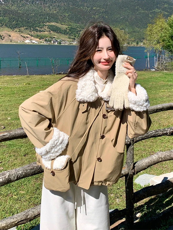 

Женская короткая зимняя куртка с воротником из овечьей шерсти, новая коллекция 2025, теплая, свободного кроя, с наполнителем из белого пуха, повседневная.