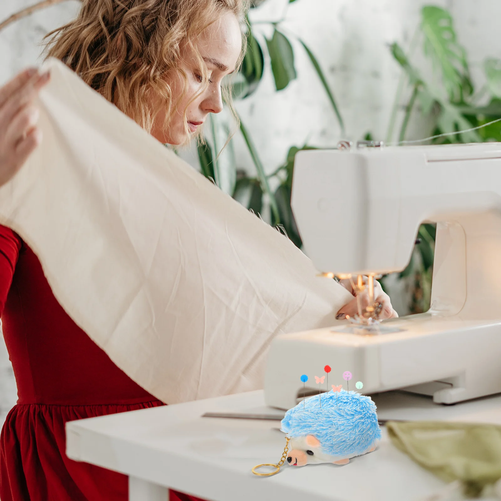 

1Set Hedgehog Pin Cushion Pearlized Sewing Pins Cute Pincushions DIY Sewing Kit Decorative Needle Holder for Quilting Crafts