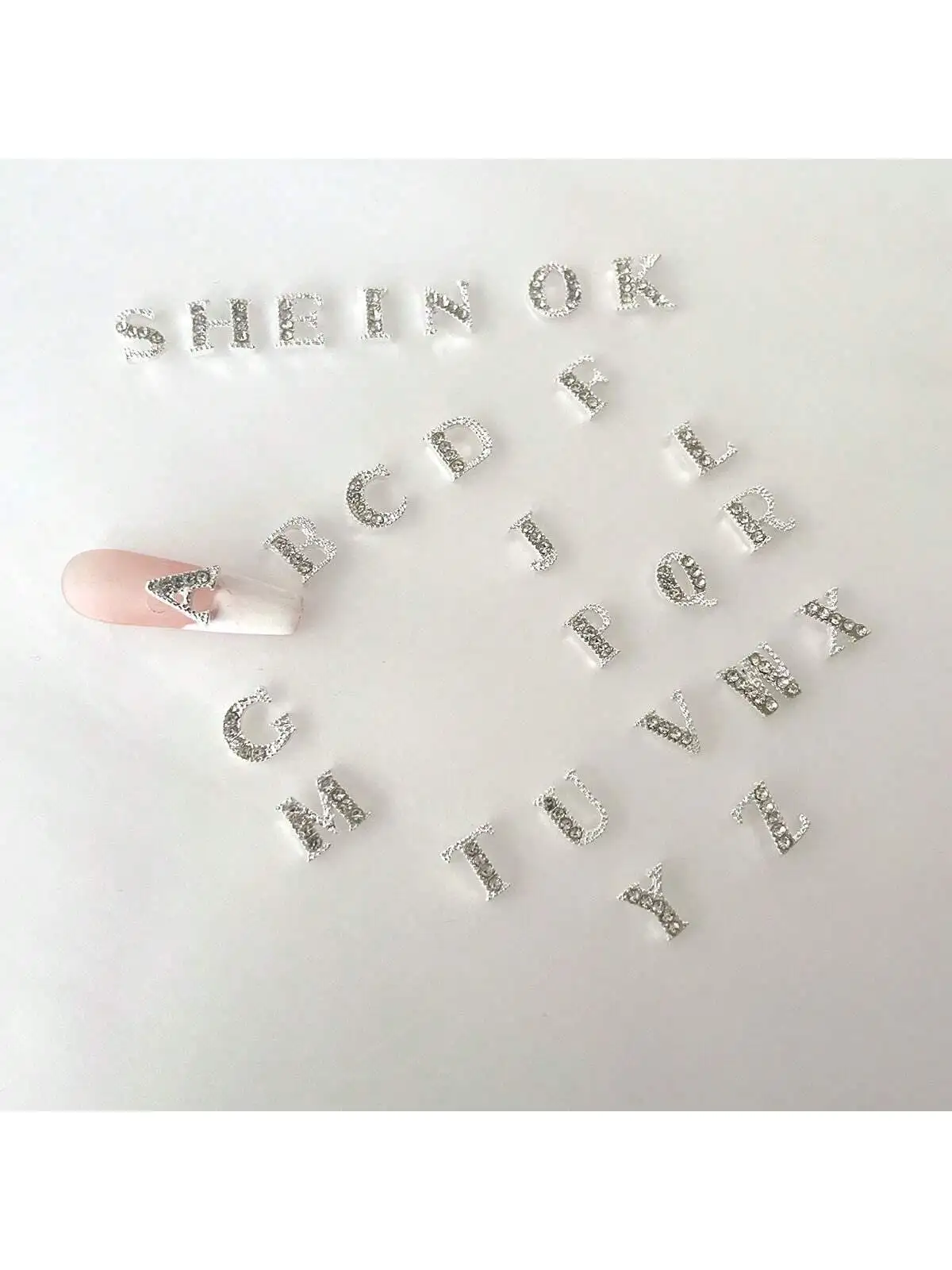 26 pz/pacco dalla A alla Z a forma di alfabeto argento strass decorazione per unghie giapponese coreano adatto saloni per unghie per donne e ragazze