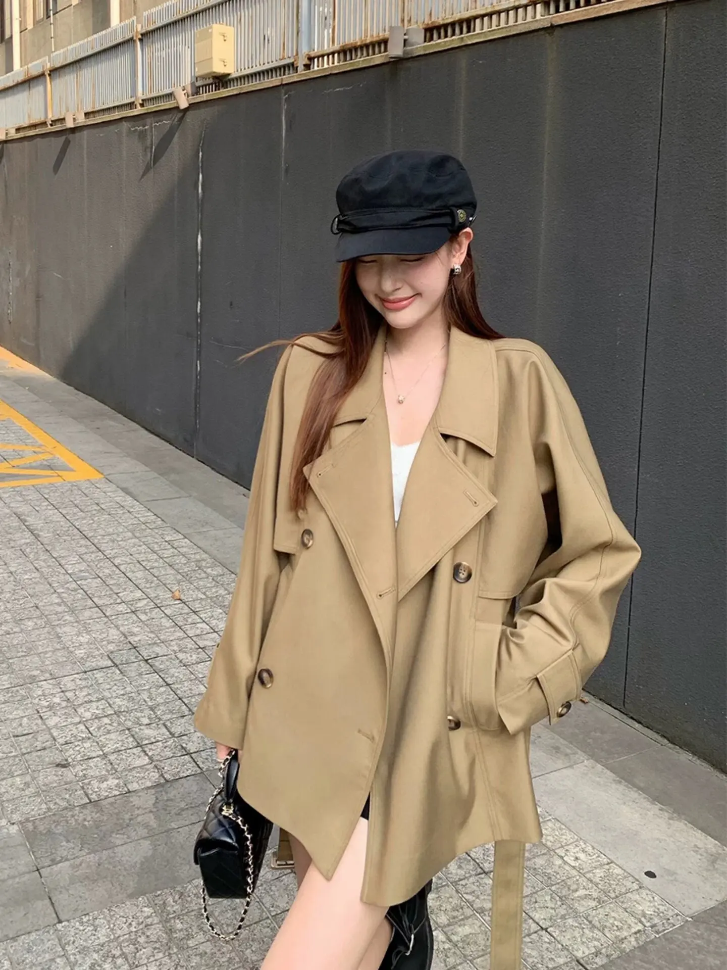High-end khaki short trench coat for women and small men 2026 autumn new Korean British style fashion silhouette