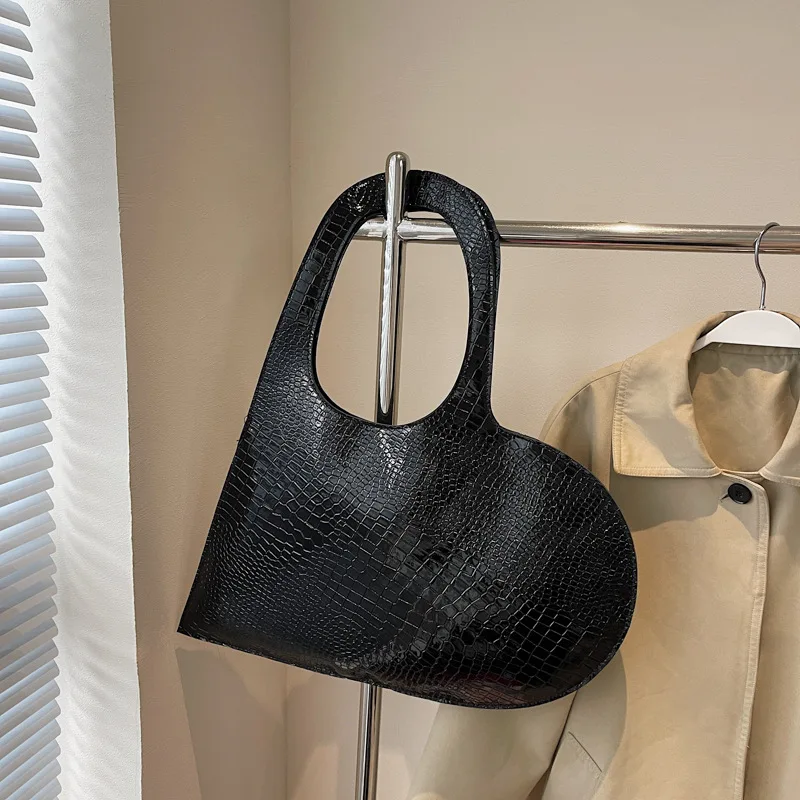 2025 تصميم الأزياء الجديدة المرأة الخوخ شكل قلب شيك سعة كبيرة حقائب كتف حقائب سيدة عادية التنقل حمل حقيبة