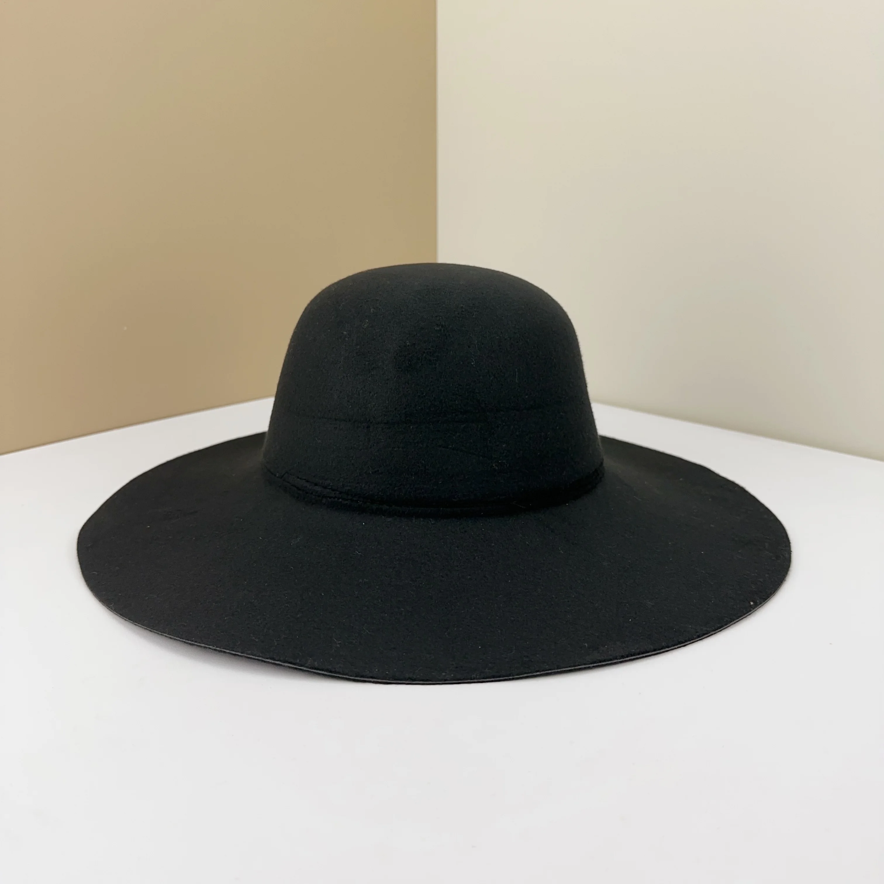 chapeu-de-la-preto-elegante-com-aba-larga-e-copa-redonda-para-mulheres-estilo-urbano-versao-coreana-da-moda-versatil-para-primavera-e-outono