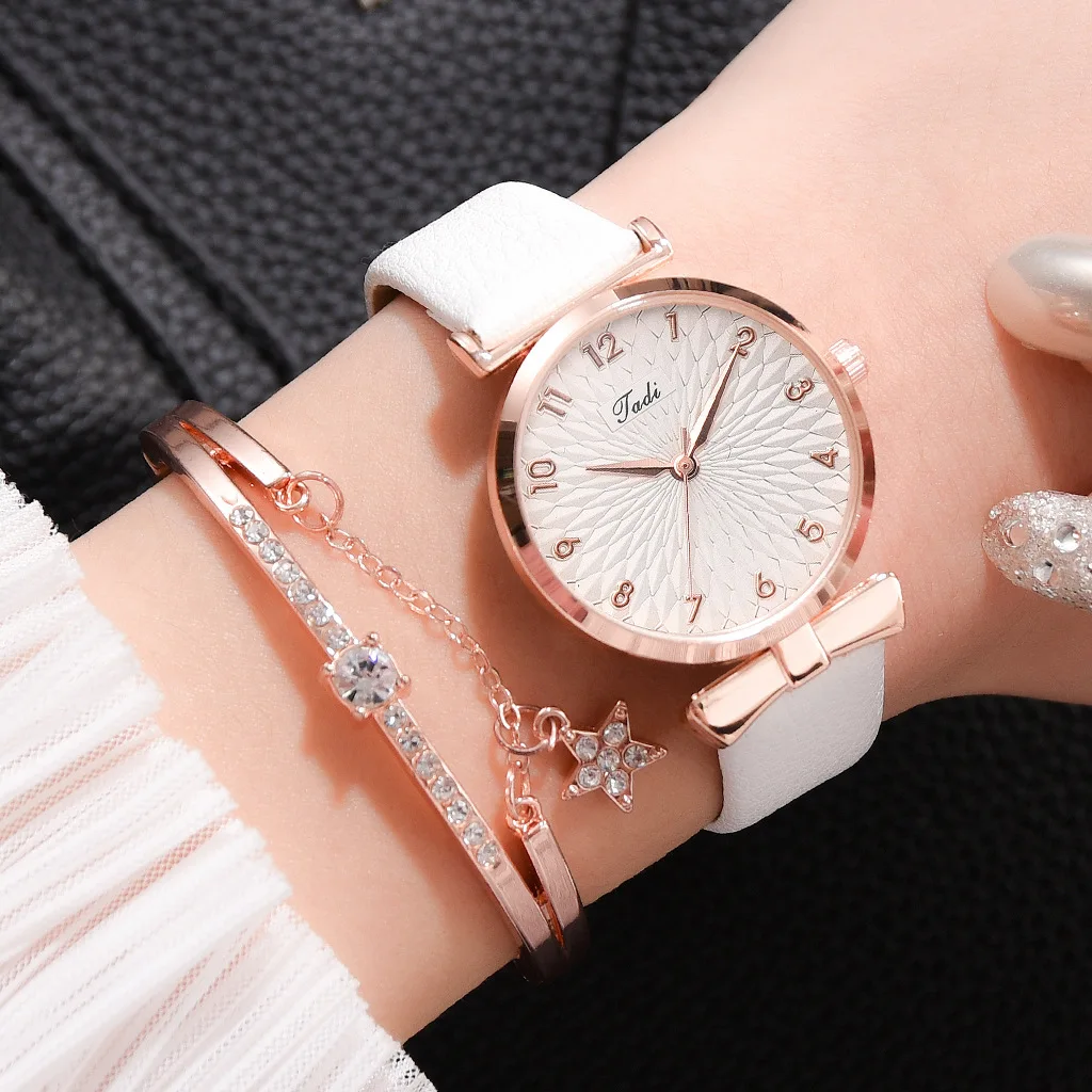 

New Trend Women's Belt Watch Temperament Petal Grain Quartz Watch Women's Two-piece Set