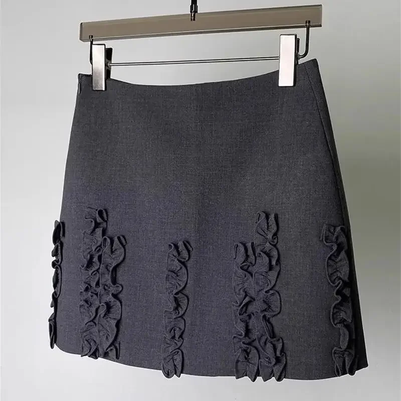 กระโปรงมินิสเกิร์ตทรงสวยหรูสำหรับผู้หญิง แฟชั่นระบายขอบเอวสูง ทรงเข้ารูปสำหรับฤดูร้อน สไตล์สาวออฟฟิศ สีพื้น เสื้อผ้าผู้หญิง