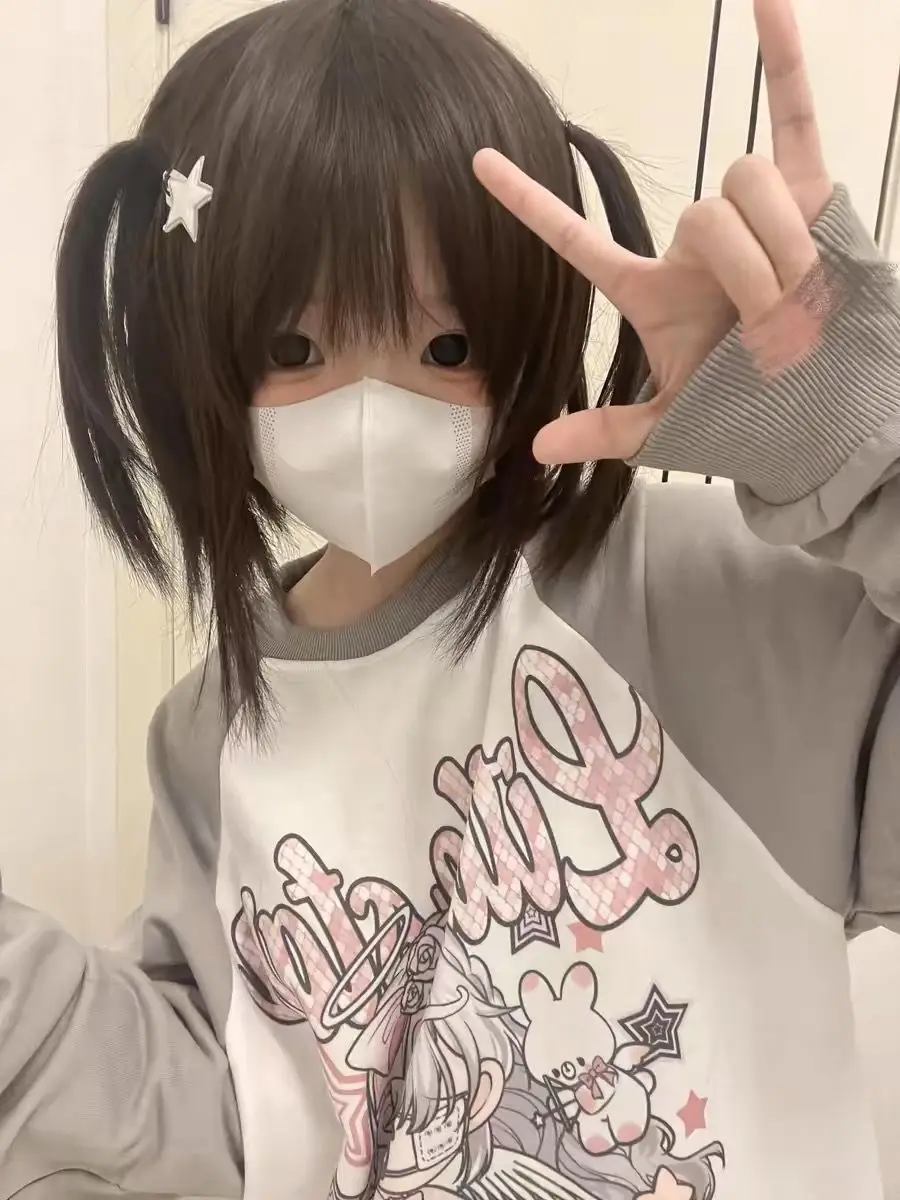 Camicetta a maniche lunghe stampata con cartoni animati giapponesi T-shirt Y2K dolce e ampia Top da donna anime