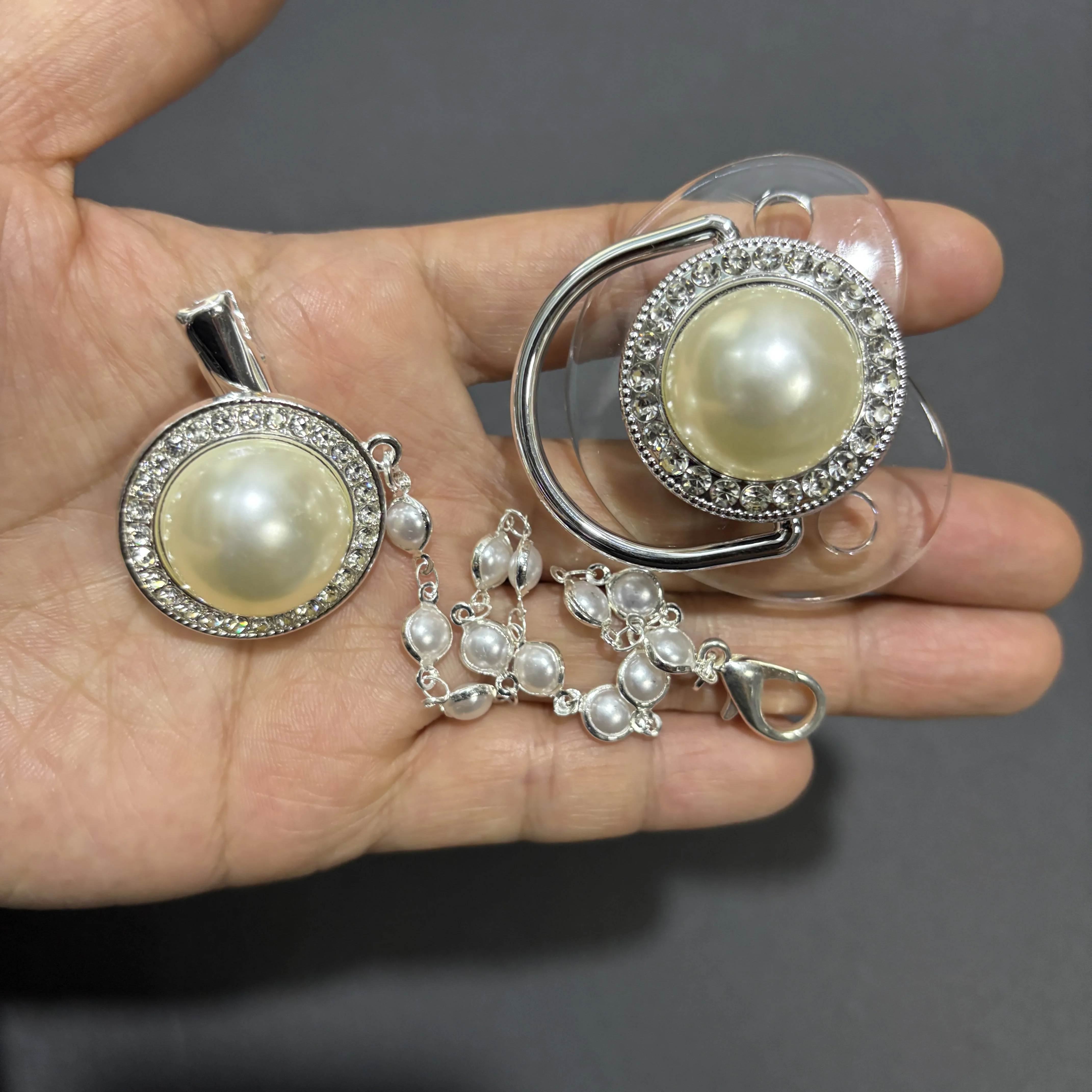 

Luxury Bling Rhinestone Baby Pacifier with Pearl Clip Chain BPA Free Silicone Dummy for Newborn Photo Shoot
