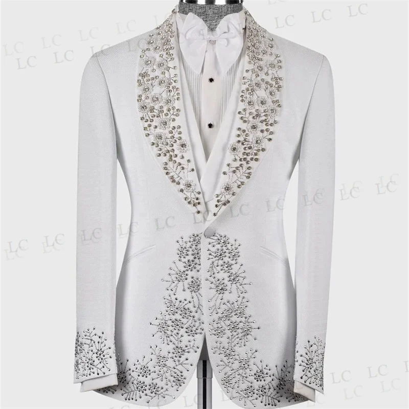 

Мужской костюм-тройка с аппликациями и бисером: пиджак, жилет, брюки. Однобортный, для выпускного, официальных мероприятий, свадеб, вечеринок, жениха. Большие размеры, пошитый на заказ.
