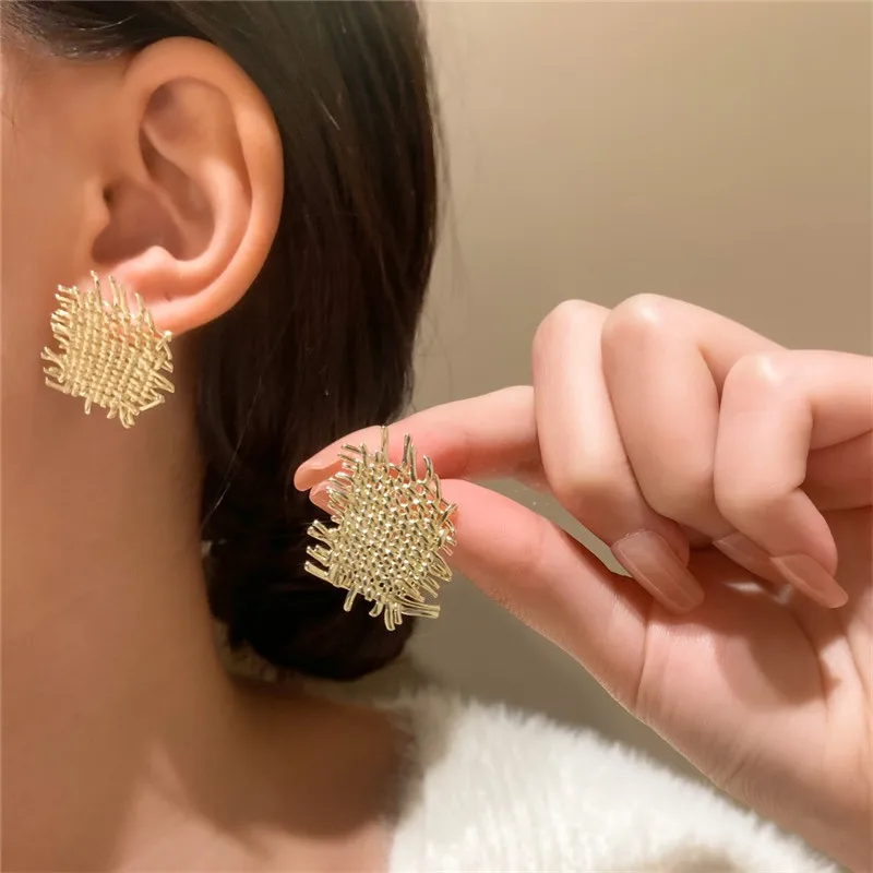 Vintage Metal Stud Earrings for Women Gold Color Twist Square Earrings Small Unusual Earrings boucles d'oreilles Fashion Jewelry