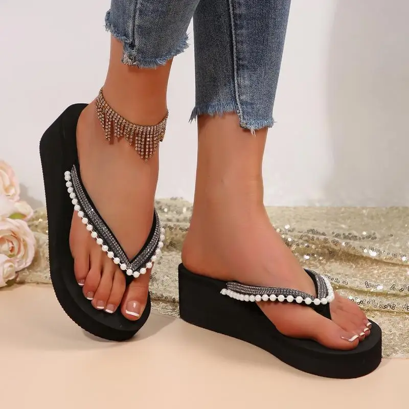 Bohemia Pearl Chain Decoration Flip Flops Women 2025 Summer Colourful Glitter Strap Non Slip Slippers Fashion Wedge Heels Shoes