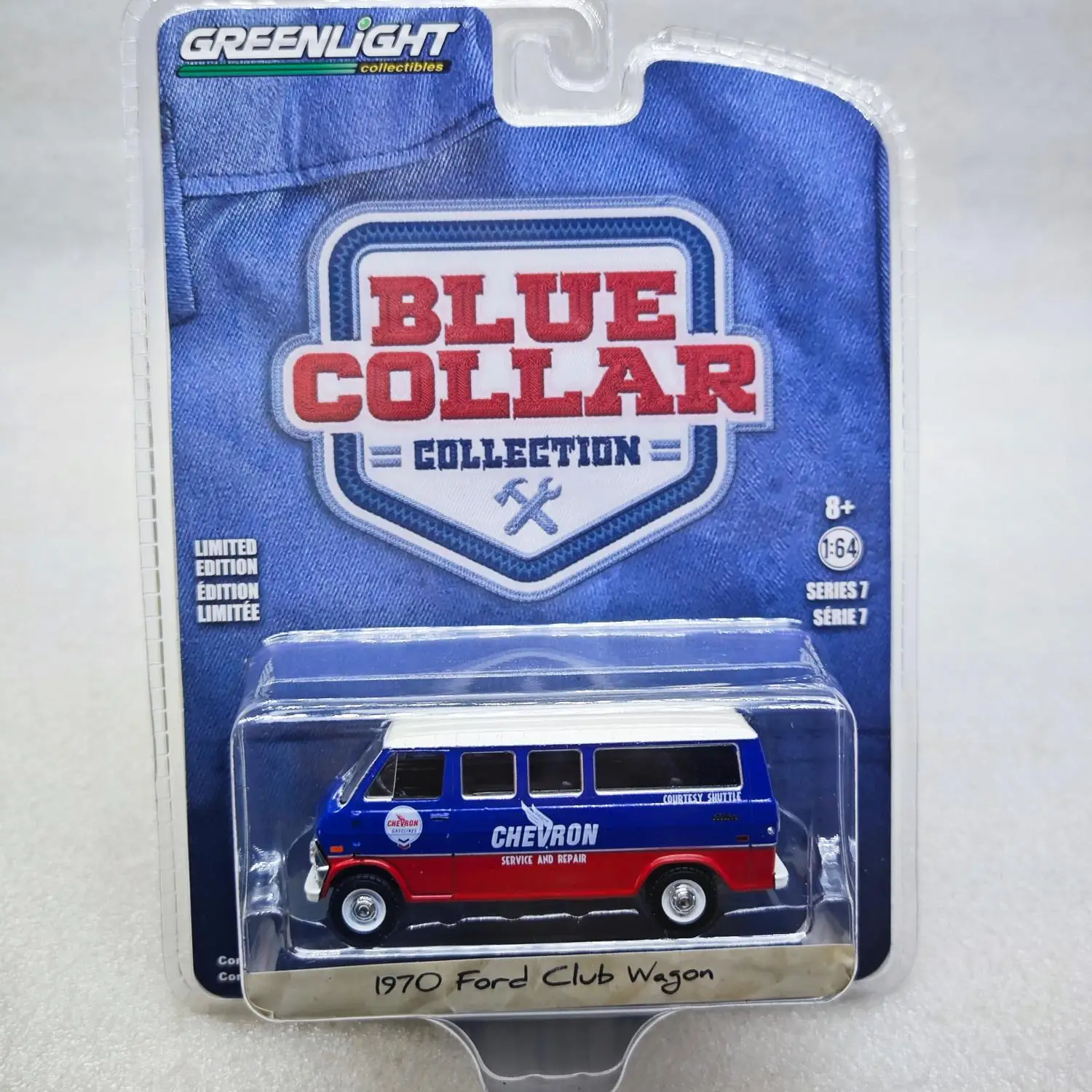 

GreenLight 1:64 1970 Ford Club Wagon Ford Club roof paint cracked