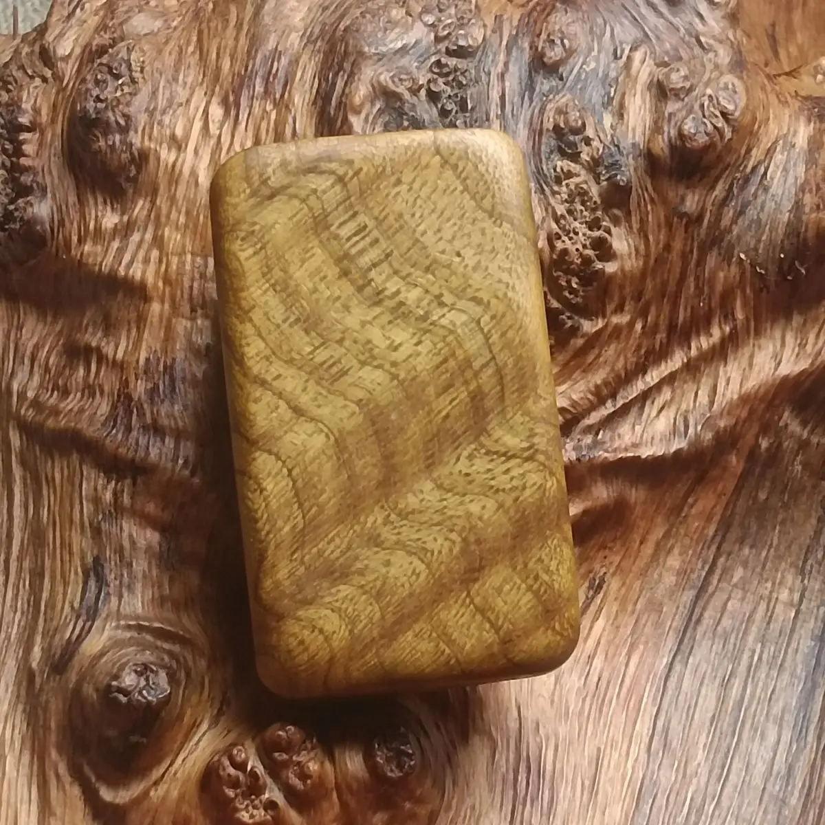 jouet-anti-stress-magnetique-edc-push-card-en-bois-de-noyer-dore-pour-adultes-tendance