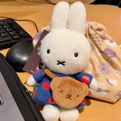 2025Mify colgante Miffy Rabbit Kawaii llavero de muñeco de peluche de dibujos animados Miffy Bear Bag Series Mini colgante de muñeca súper lindo