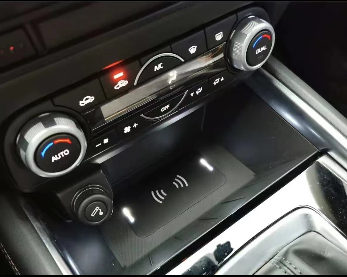 Car Wireless Charger Center Console Fast Phone Charging Panel For Mazda CX-5 CX5 Interior Accessories 2017-2025 Genuine parts