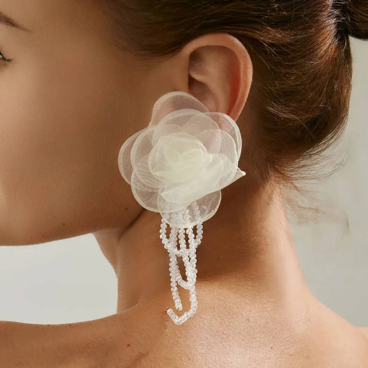 

Elegant White Mesh Flower Crystal Bead Tassel Stud Earrings for Women Fashion Temperament Wedding Banquet Ear Stud Jewelry