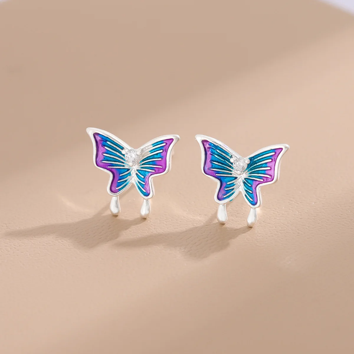 

Модные креативные серьги-гвоздики из стерлингового серебра 925 пробы с разноцветными бабочками и одним бриллиантом E310