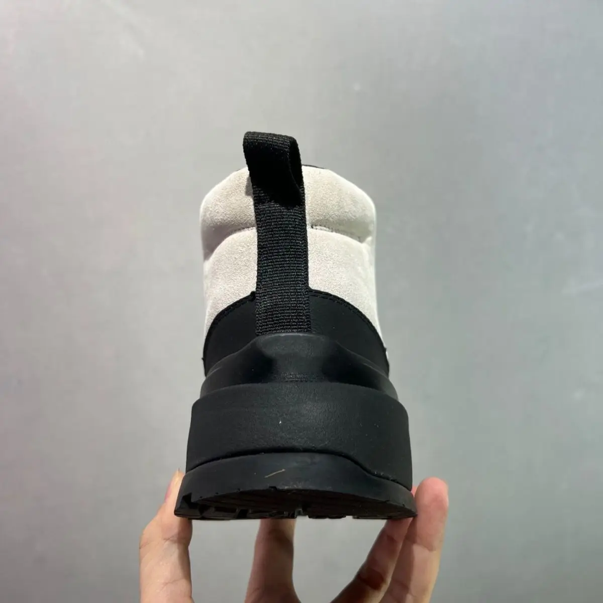 

2025 New Trail Running Shoes Men's Women's Slip Resistant Walking Sneakers Unisex Outdoor Designer Shoes