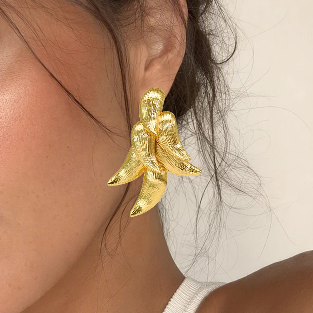 YTJX 18K vergoldete große Blatt-Cluster-Ohrhänger für Damen, strukturierte Statement-Ohrringe aus Metall, afrikanischer Dubai-Bankett-Schmuck ﻿ – Detail 2