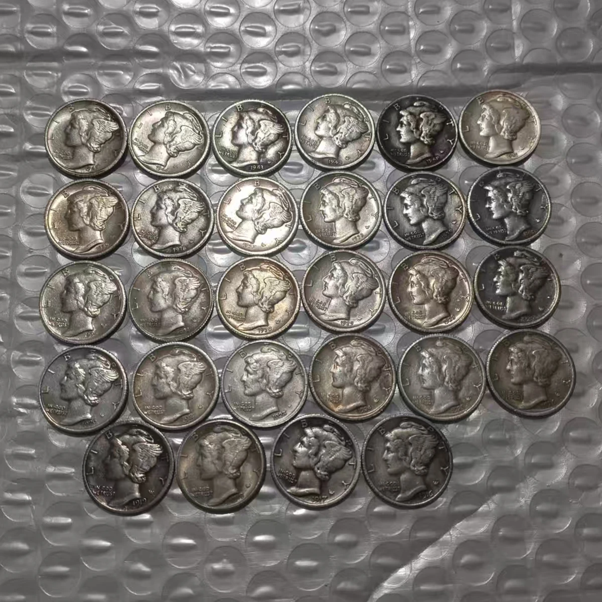 

Набор из 28 монет (1916-1945) - 10 центов, Mercury, без монетопечати, серебряное покрытие, копия