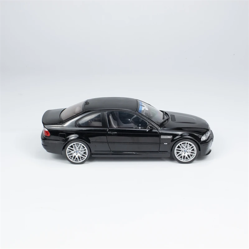 ソリドブラックダイキャストアロイカーモデル、コレクションデコレーションギフト、1:18 e46 csl、2003