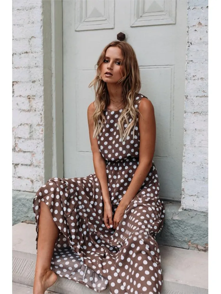summer polka dot dress Chic Women's Halter Backless finished with reliefs for shape and movement.The model measures 173 cm and is wearing a size XS. Foamlina Vintage Polka Dot Long