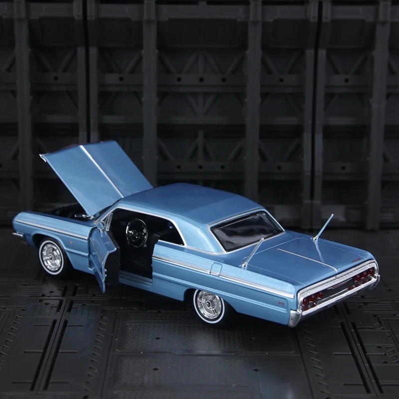 Maisto 1:26 simulatie 1964 Chevrolet Impala SS legering automodel ornament collectie, deuren en kap kan worden geopend