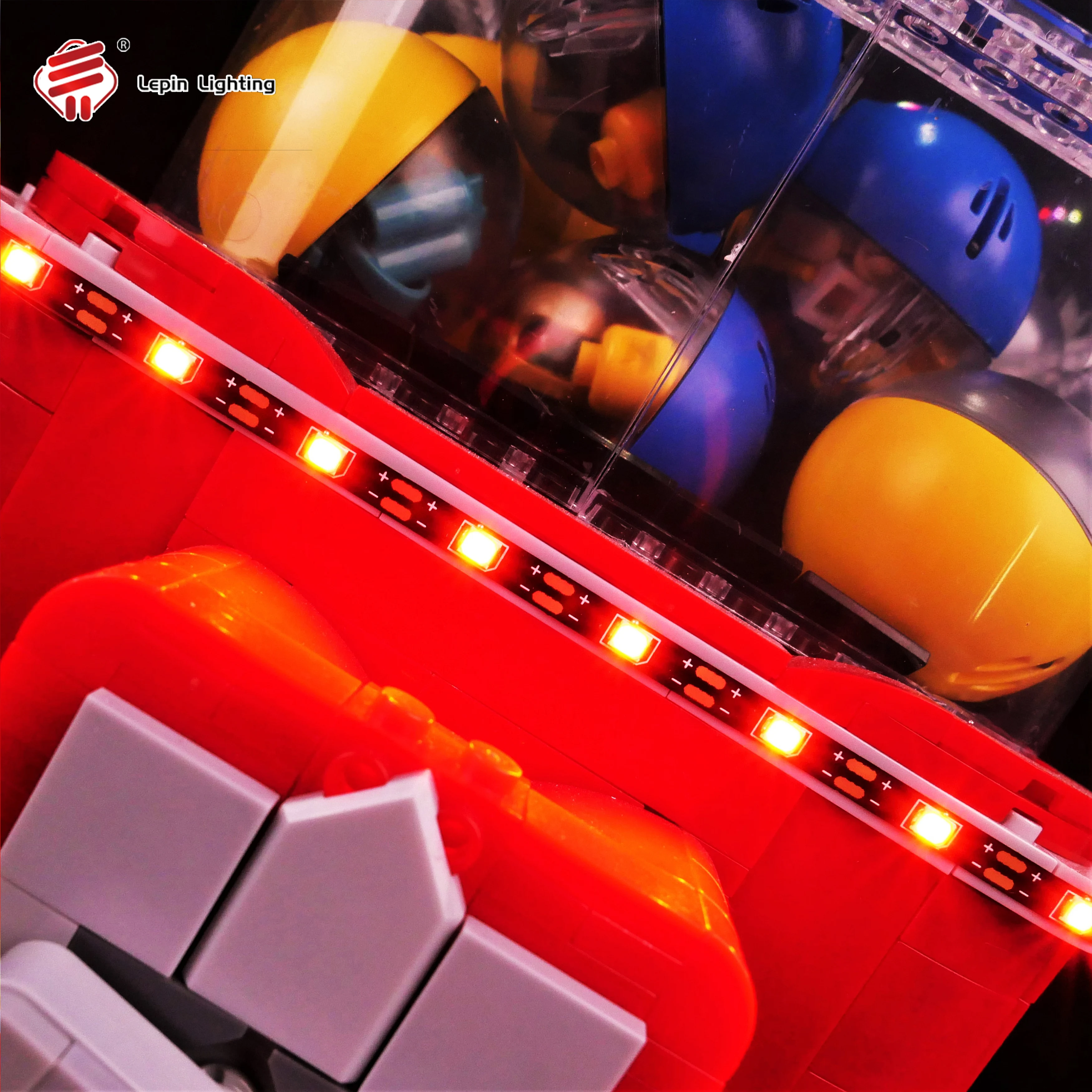 مجموعة إضاءة LED DIY متوافقة مع مكعبات بناء آلة Gashapon الرجعية 21358 نموذج عرض ملحقات الإضاءة للتحكم عن بعد