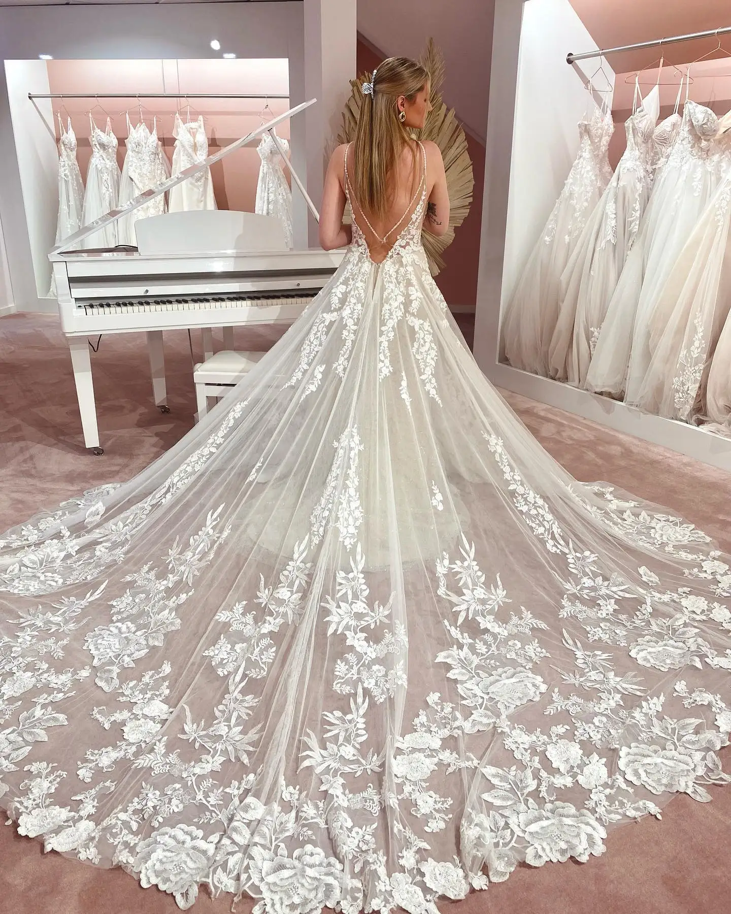 BEPEITHY Romantic Lace Wedding Party Dresses 2023 Sleeveless Court Train Sexy Backless Bride Ivory Boho Elbise Bridal Gown