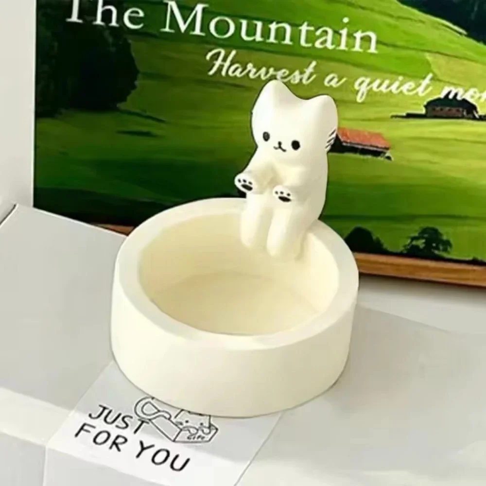 1pc Cat Candlestick Cartoon Candlestick Fun and Creative Cute Fragrance Heat Resistant Resin Craftsmanship Home Decor