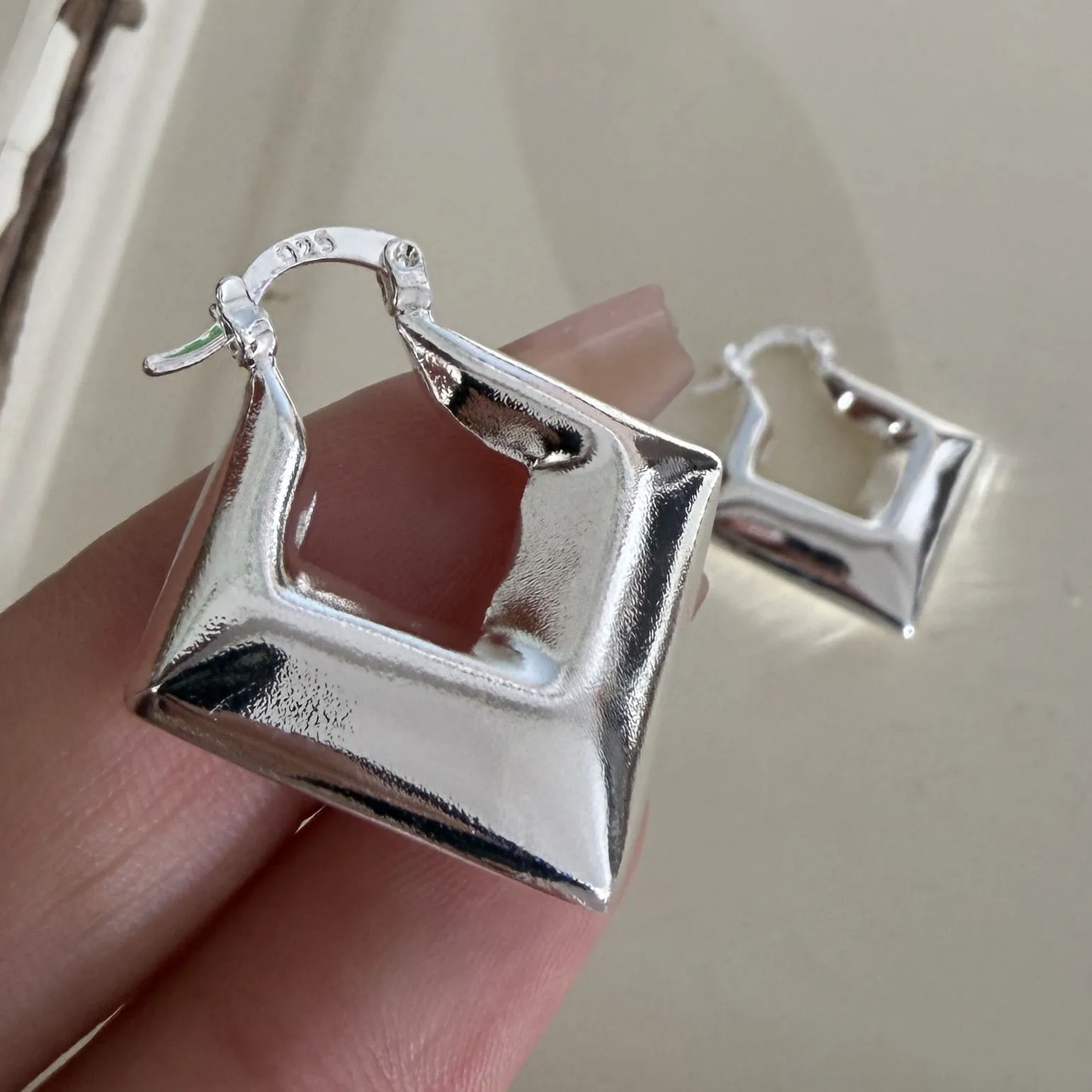 

Серьги из стерлингового серебра 925 пробы для женщин, модные геометрические серьги в форме большого квадрата, ювелирные изделия, предотвращающие аллергию, подарочные аксессуары для вечеринок