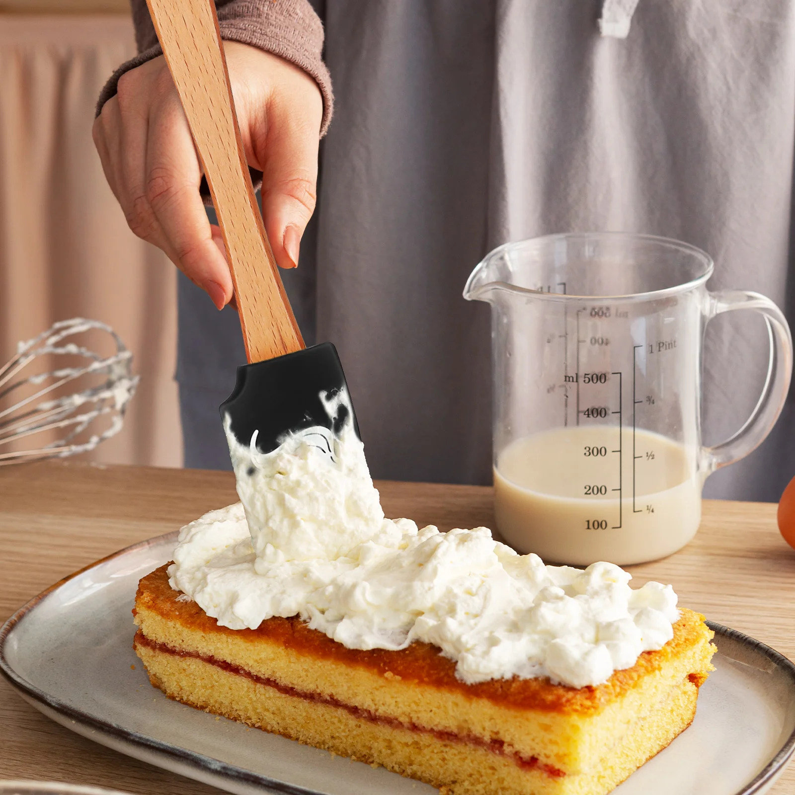 

4Pcs Silicone Spatulas Halloween Theme Wood Handle Non-Stick Baking Tools Cake Scraper Kitchen Utensils for Decorating Cream