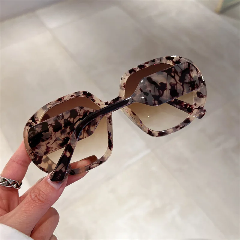 Luxury Brand Designer Big Frame Sunglasses Women Vintage Fashion Round Sun Glasses Trending Punk Oversized Elegant Shades UV400