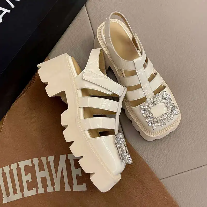 Krazing Pot Merk Koe Lederen Vierkante Neus Zomer Schoenen Fashion Flat Met Holle Gesneden Platform Casual Ins Kristal Vrouwen Sandalen