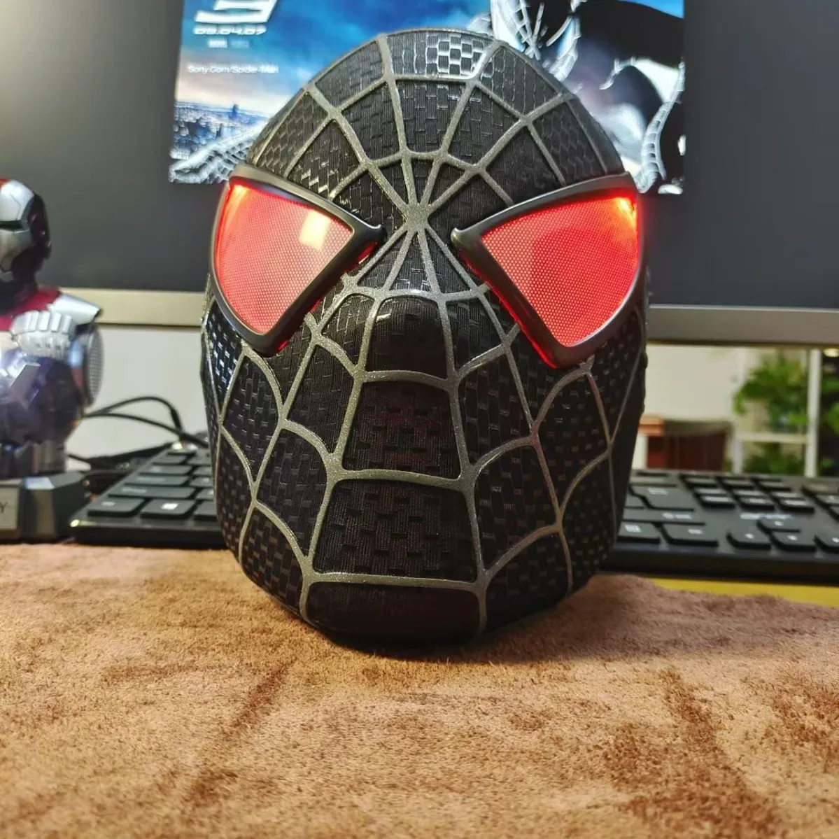 marvel's-first-spider-man-mask-handcrafted-by-toby-maguire-with-silk-strips-that-never-come-off
