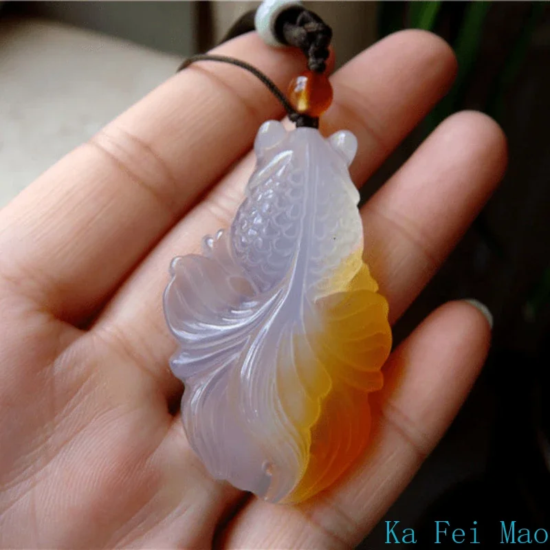 New Natural Agate Chalcedony Goldfish Pendant Hand Carved Chalcedony Gold Fish Lucky Blessing Necklace Pendant Fine Jewelry