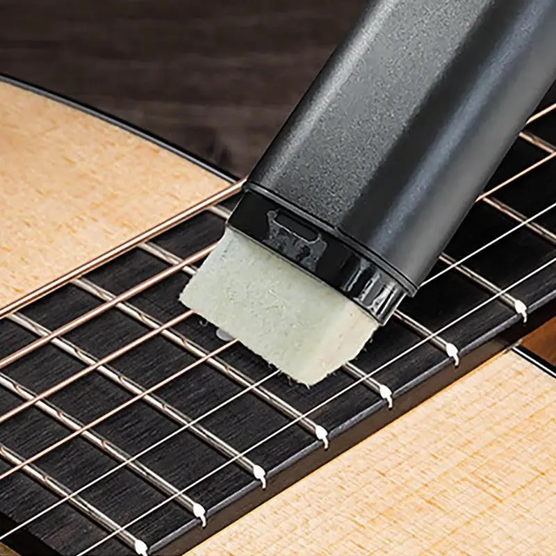 Detergente per corde per chitarra Penna per rimozione ruggine per corde a doppia testa Strumento multifunzionale per la cura delle corde per chitarra Microfibra leggera