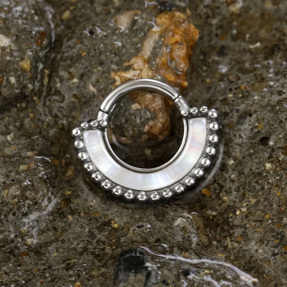 Casvort 1 Stück Edelstahl Nasenring 16G 8mm Klappbarer Segment-Clicker Hoop mit Perlenrand Septum Piercing Körperschmuck – Detail 2