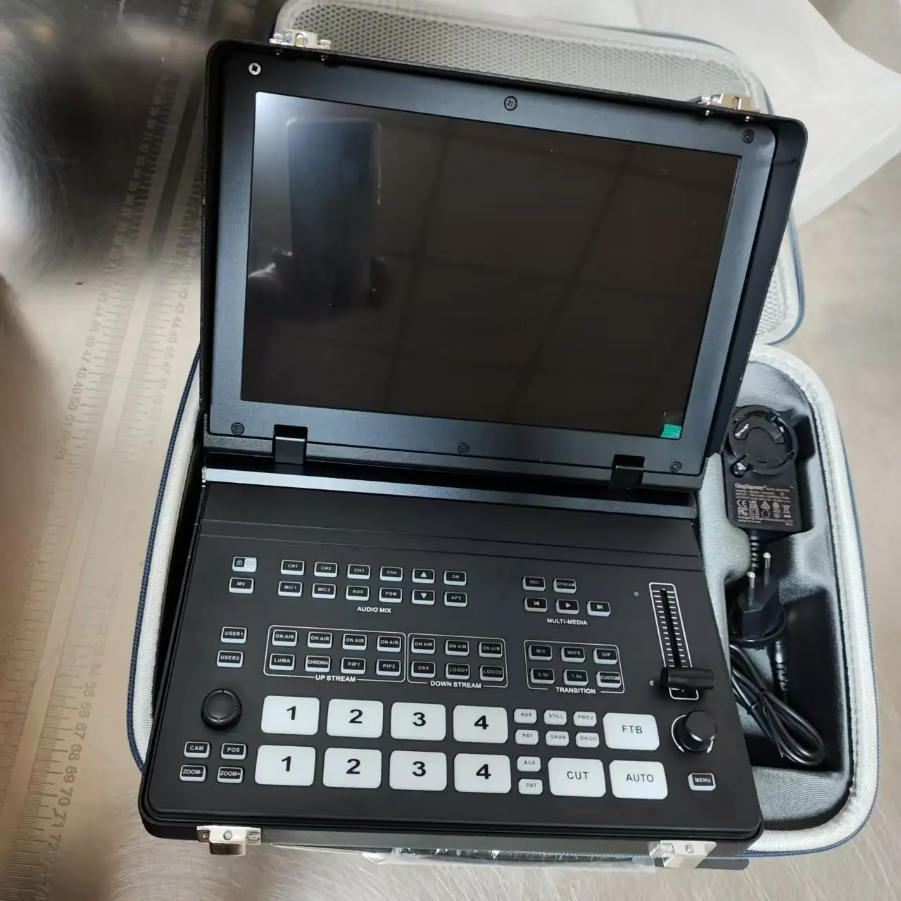 

2026 Hot Selling772 MF10S 4 SDI+4 hd Mi+5 Channel+10.1 Inch Large Screen Video Switcher Mixer Live Streaming Broadcast