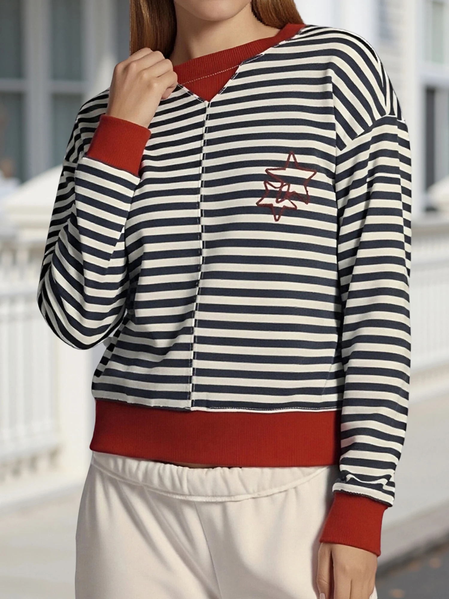 Stilvoller, übergroßer Damenpullover mit schickem geometrischem Aufdruck und gemütlichem Rundhalsausschnitt für trendige Herbstoutfits