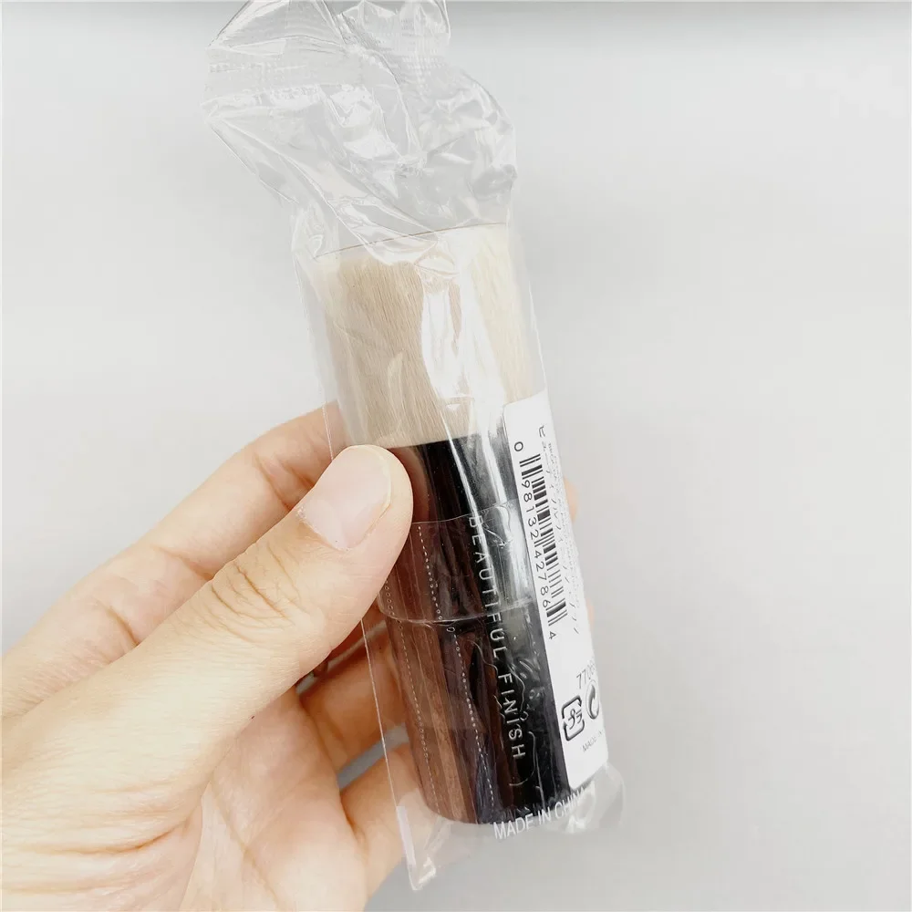 Concave Foundation Brush — product detail 3