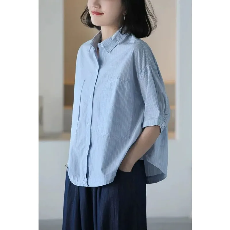 

Женская светло-голубая полосатая рубашка на пуговицах, свободная блузка с рукавами до локтя и нагрудными карманами, повседневный хлопковый топ свободного кроя