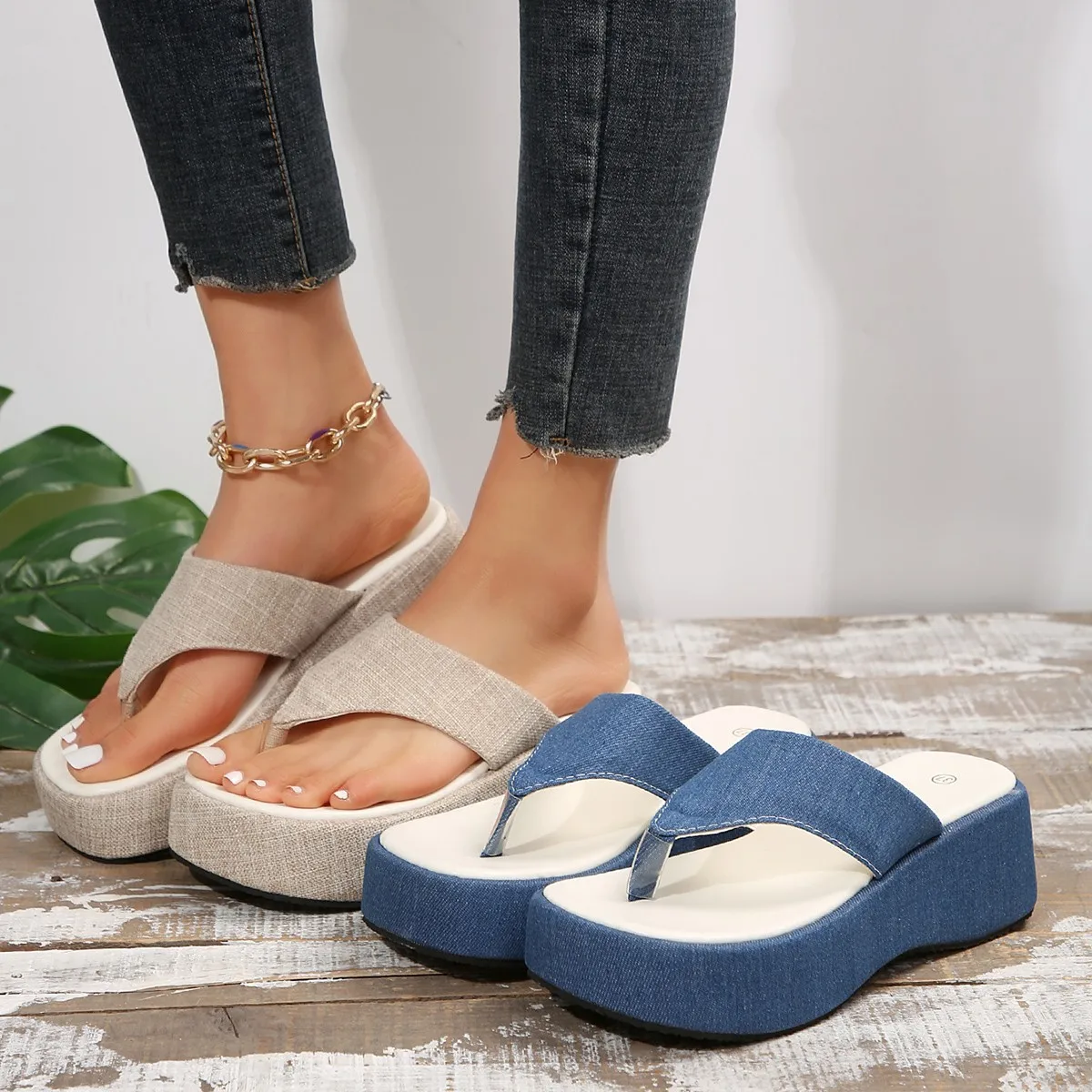 

Женские шлепанцы, Новинка лета 2024, модные шлепанцы с открытым носком, женские шлепанцы на платформе и высоком каблуке, большие размеры