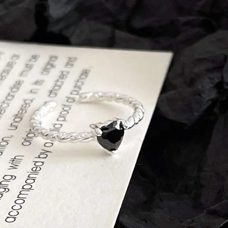 Trendy Silver Color Twist Metal Black Rhinestones Heart Charms Rings for Women Party Sweet Open Ring Elegant Jewelry Gift