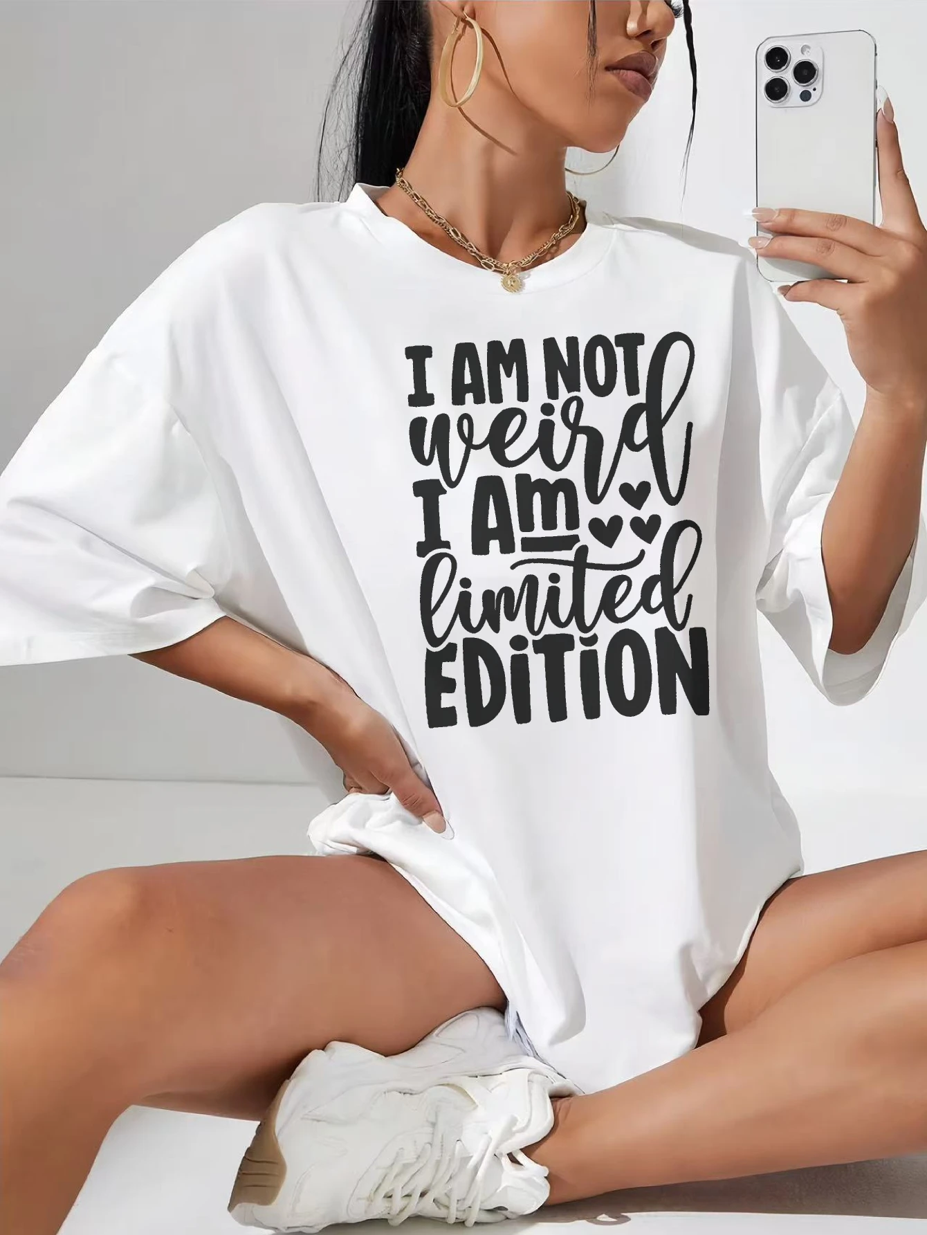 

Стильная белая свободная футболка I Am Not Weird I Am Limited Edition, идеально подходящая для фестивалей, повседневная летняя футболка для беременных
