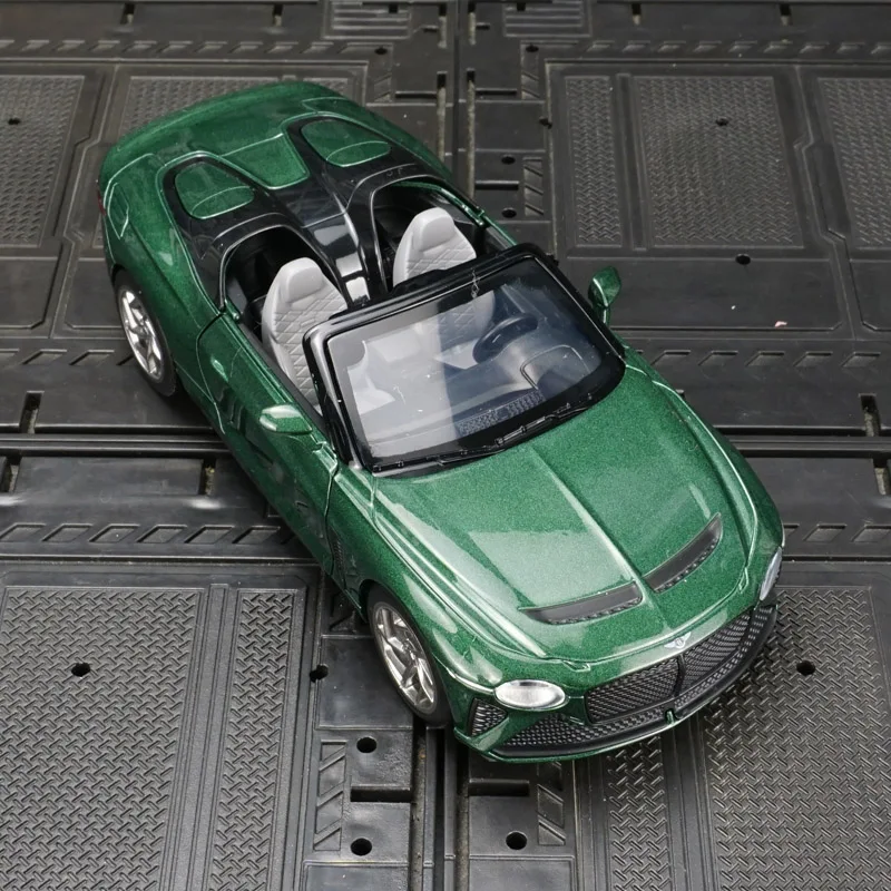 1:32 Bentley Mulliner Bacalar convertible alloy sports car model with rich details, fine workmanship, and good quality